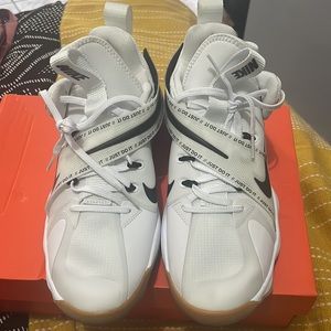 NIKE VOLLEYBALL SHOES